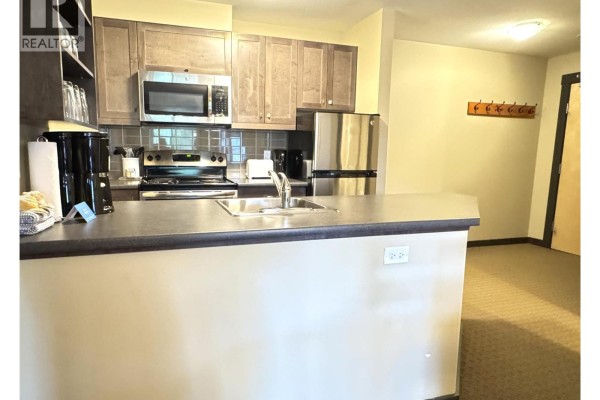 Living room - 2064 Summit Drive Unit# 211, Panorama, BC V0A1T0 Photo 5