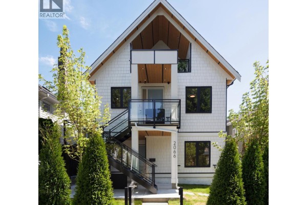 2066 E 1st Avenue, Vancouver, BC V5N1B5 Photo 2