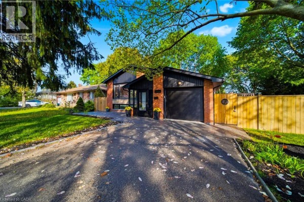 2066 Rebecca Street, Oakville, ON, photo 2