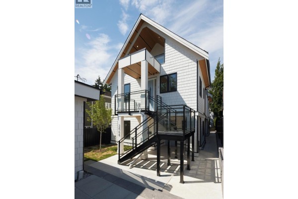 2068 E 1st Avenue, Vancouver, BC V5N1B5 Photo 2