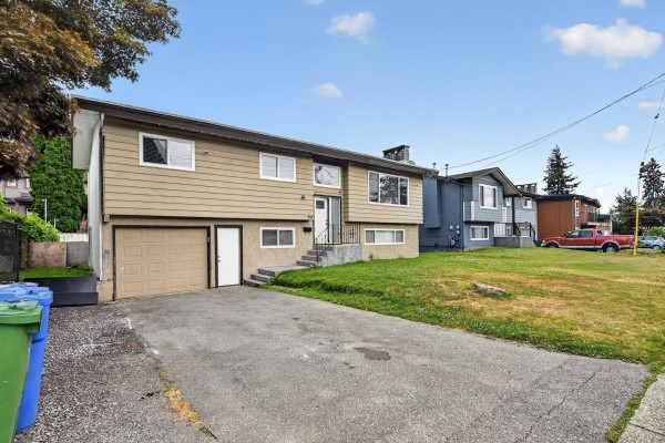 2068 Ridgeway Street, Abbotsford, BC V2T3X7 Photo 2