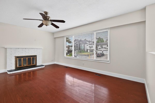 2068 Ridgeway Street, Abbotsford, BC V2T3X7 Photo 3
