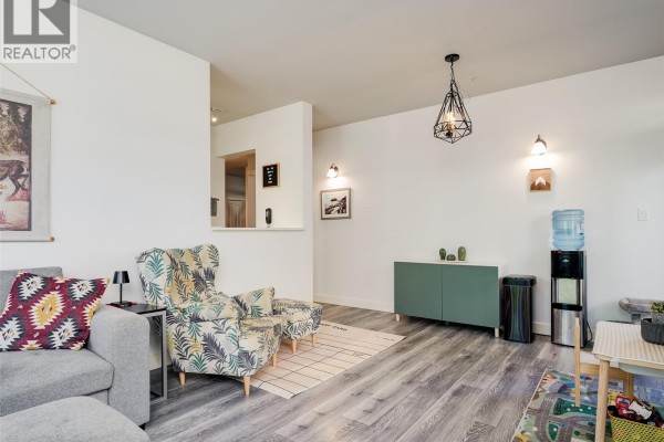Kitchen - 206c 1115 Craigflower Rd, Esquimalt, BC V9A7R1 Photo 5