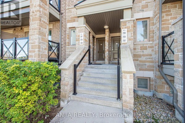 Kitchen - 207 - 10 Dunsheath Way, Markham, ON L6B1N3 Photo 3