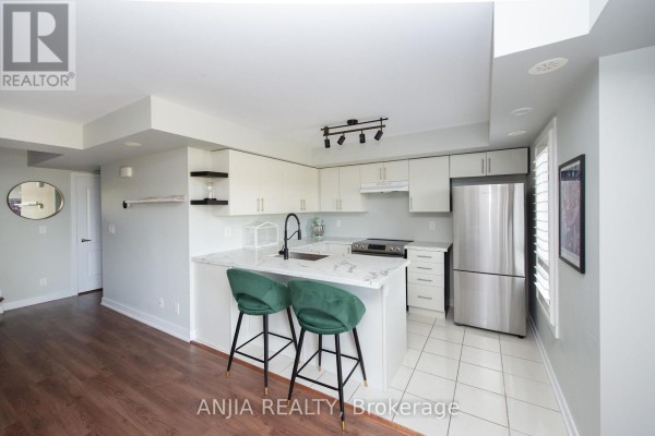 Primary Bedroom - 207 - 10 Dunsheath Way, Markham, ON L6B1N3 Photo 4