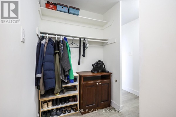Living room - 207 - 1455 Lawrence Avenue W, Toronto, ON M6L1B1 Photo 4