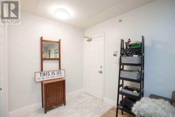 Bedroom - 207 - 1480 Bishops Gate, Oakville, ON L6M4N4 Photo 3
