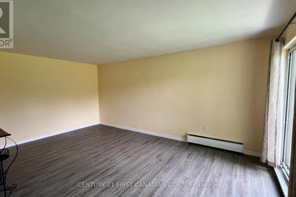 Bedroom - 207 - 1830 Dumont Street, London East, ON N5W2S1 Photo 4