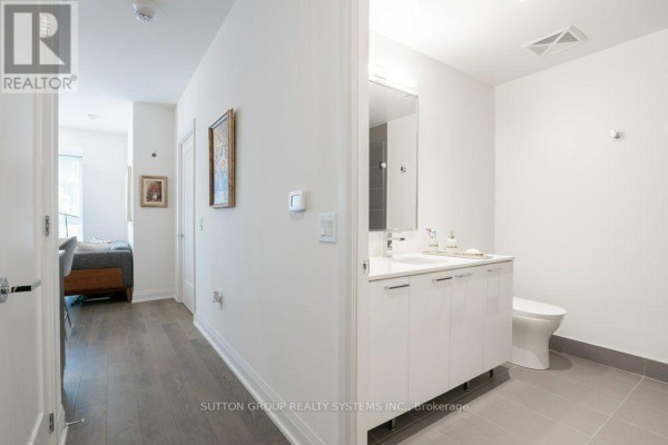 Bedroom 2 - 207 - 293 The Kingsway, Toronto, ON M9A0E8 Photo 5