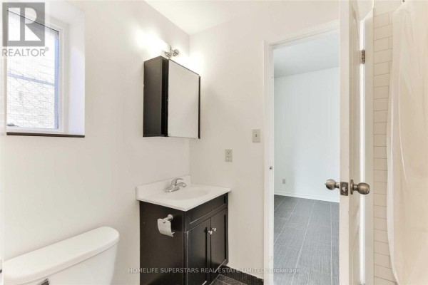 207 - 38 Kensington Place, Toronto, ON M5T2J9 Photo 4