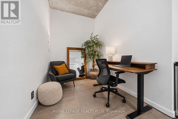 207 - 383 Sorauren Avenue, Toronto, ON M6R0A4 Photo 5
