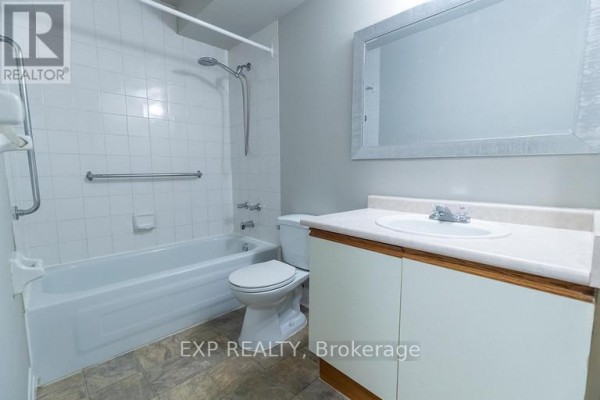 Bathroom with a bathtub, toilet, vanity, and sink. - 575 Lake Street, St  Catharines