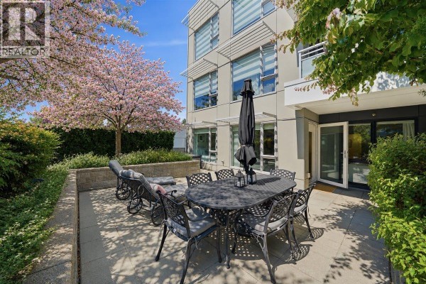 207 1061 Marine Drive, North Vancouver, BC V7P1S6 Photo 2