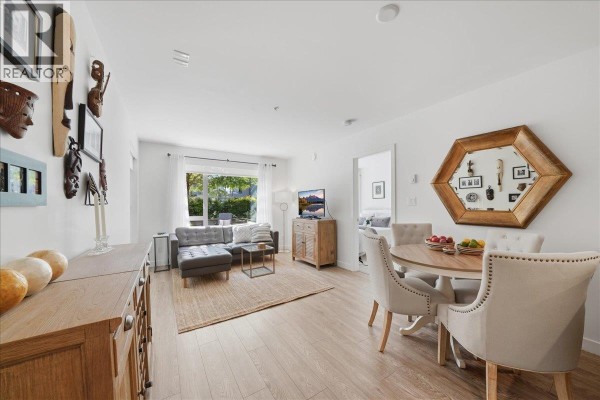 207 1061 Marine Drive, North Vancouver, BC V7P1S6 Photo 3