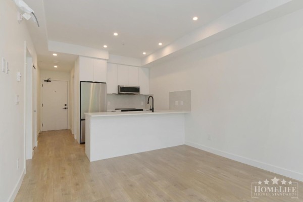 207 14398 60 Avenue, Surrey, BC V3X2N5 Photo 5