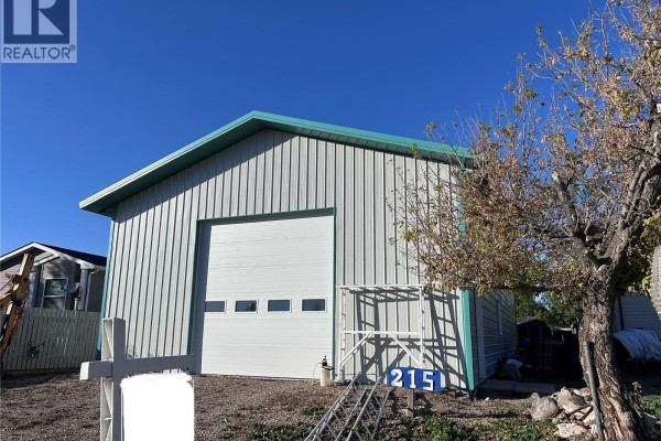215 1st Street, North Portal, SK S0C1W0 Photo 3