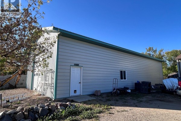 215 1st Street, North Portal, SK S0C1W0 Photo 4