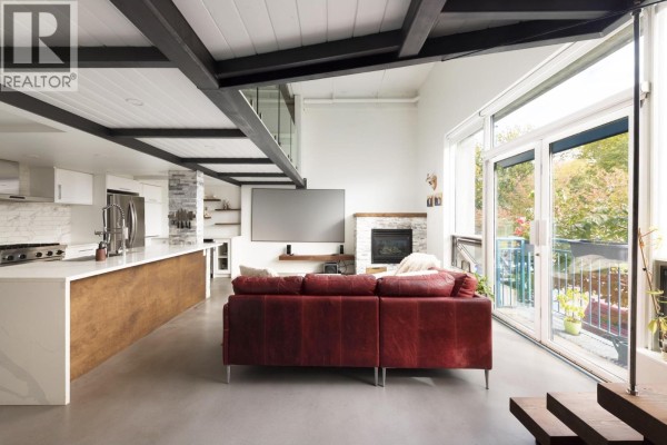 207 2001 Wall Street, Vancouver