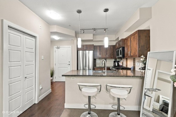 207 20058 Fraser Highway, Langley, BC V3A0E5 Photo 5
