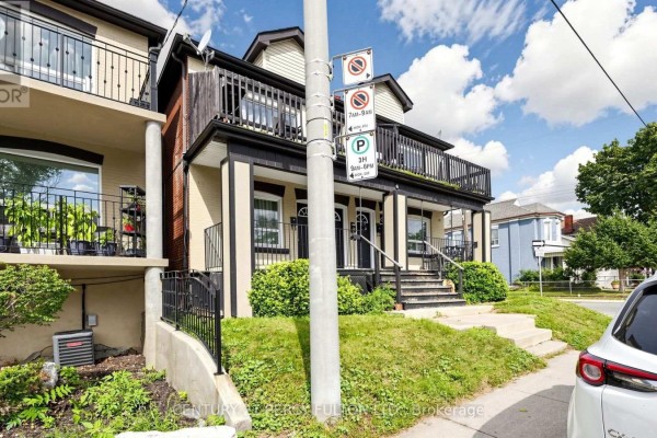 207-209 Victoria Avenue N, Hamilton, ON, photo 2