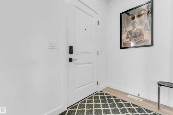 Kitchen - 207 25 St Sw, Edmonton, AB T6X3K3 Photo 3