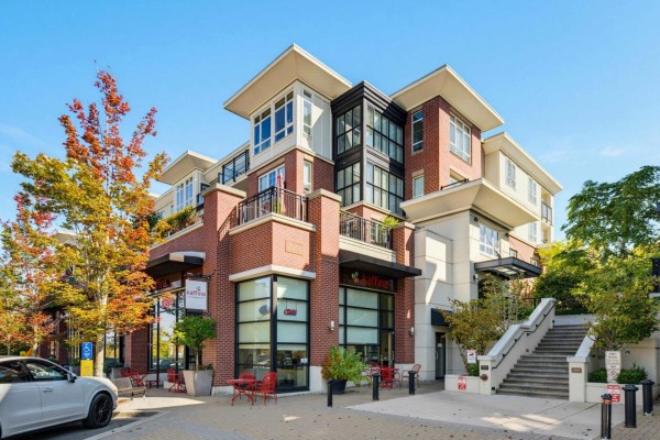 207 2950 King George Boulevard, Surrey