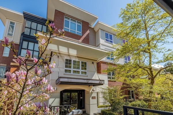 207 2950 King George Boulevard, Surrey, BC V4P0E5 Photo 2