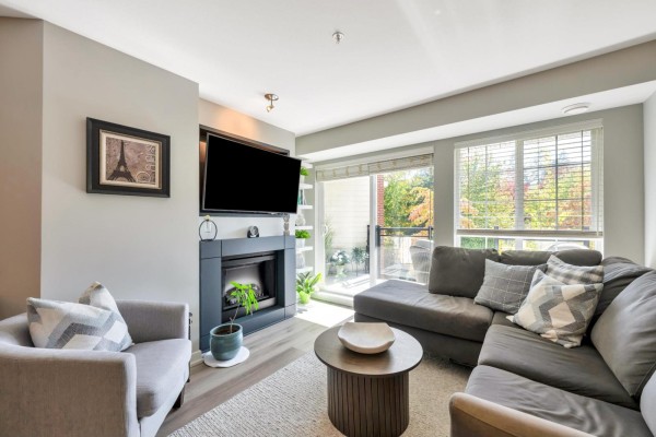 207 2950 King George Boulevard, Surrey, BC V4P0E5 Photo 5