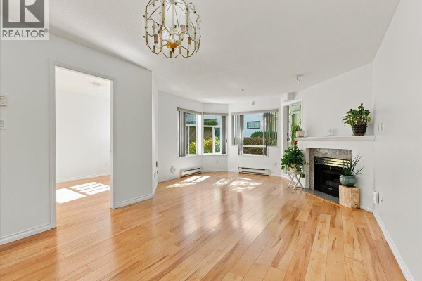 207 3638 Rae Avenue, Vancouver, BC V5R2P5 Photo 2