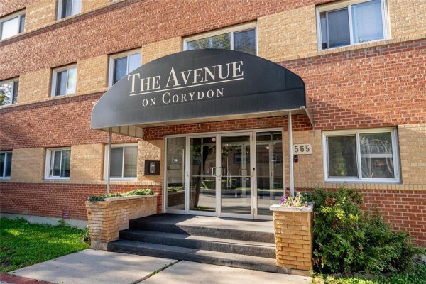 Eat in kitchen - 207 565 Corydon Avenue, Winnipeg, MB R3L0P4 Photo 2