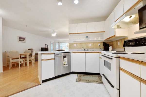 207 5955 177b Street, Surrey Photo 5
