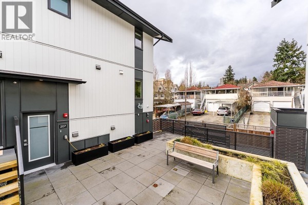 207 7161 17th Avenue, Burnaby, BC V3N0K1 Photo 5