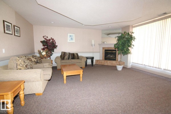 Kitchen - #207 9919 105 St Nw, Edmonton, AB T5K1B1 Photo 3