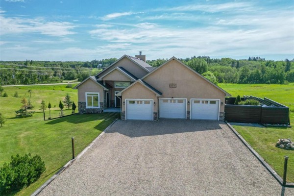 207 Burnett Road N, Onanole, MB R0J1N0 Photo 2