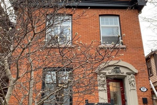 207 Charlton Avenue W, Hamilton, ON, photo 2
