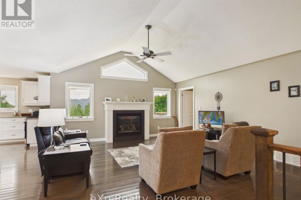 Living room - 207 Edmund Street, West Grey, ON N0G1C0 Photo 4