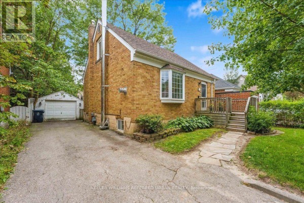 Living room - 207 Elmhurst Avenue, Toronto, ON M2N1S2 Photo 2