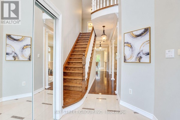Family room - 207 Farmstead Road, Richmond Hill, ON L4S2J6 Photo 4