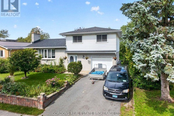 207 Robert Wallace Drive, Kingston