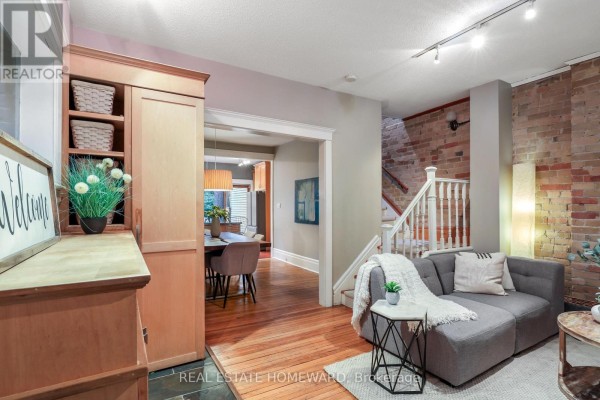 Primary Bedroom - 207 Waverley Road, Toronto, ON M4L3T4 Photo 4