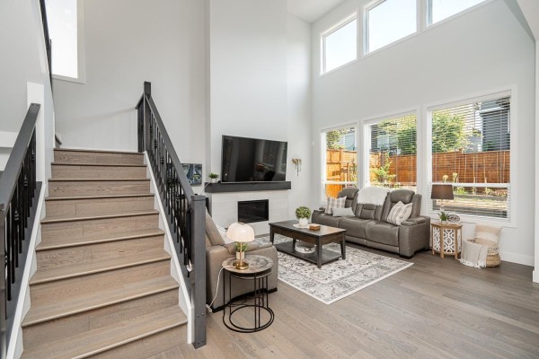 2070 165b Street, Surrey, BC V3Z1B9 Photo 2