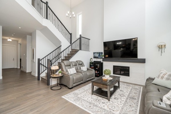 2070 165b Street, Surrey, BC V3Z1B9 Photo 3