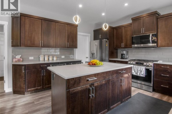 Kitchen - 2070 Lawrence Avenue, Penticton, BC V2A9G6 Photo 5