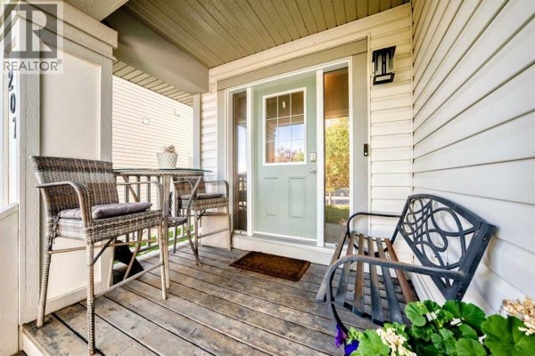 Den - 2071 Reunion Boulevard Nw, Airdrie, AB T4B0J2 Photo 2