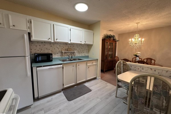 Bedroom 2 - 2071 Saddleback Rd Nw, Edmonton, AB T6J4T4 Photo 5