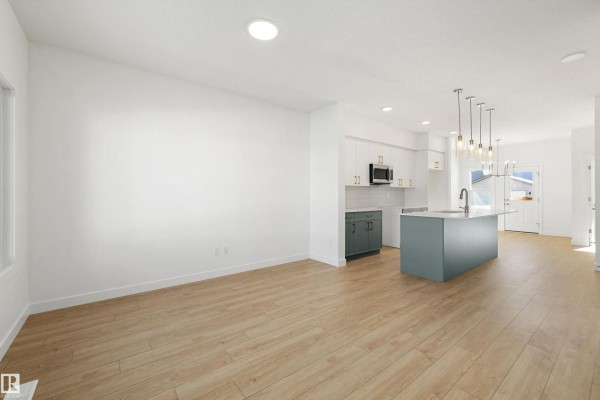 Kitchen - 20711 43 Av Nw, Edmonton, AB T6M3E3 Photo 3
