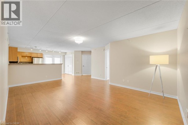 Kitchen - 2075 Appleby Line Unit# 102, Burlington, ON L7L7H3 Photo 5