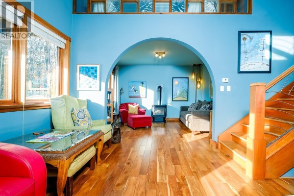 Games room - 2075 Thompson Avenue, Rossland, BC V0G1Y0 Photo 3