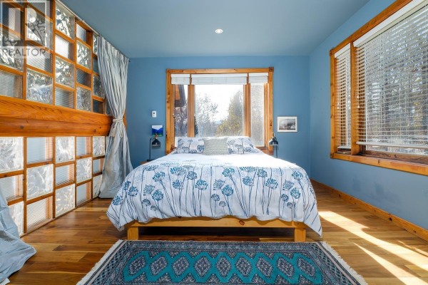 Primary Bedroom - 2075 Thompson Avenue, Rossland, BC V0G1Y0 Photo 5