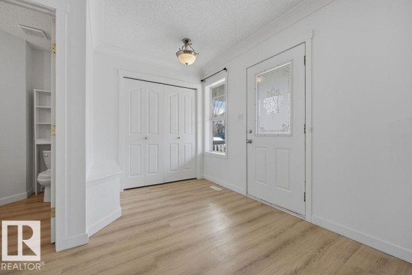 Kitchen - 2076 Tanner Wd Nw, Edmonton, AB T6R2S4 Photo 3